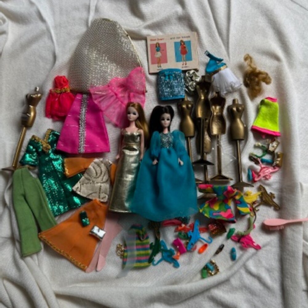 Vintage Dawn and Friends with Angie-lot w 2 dolls, outfits